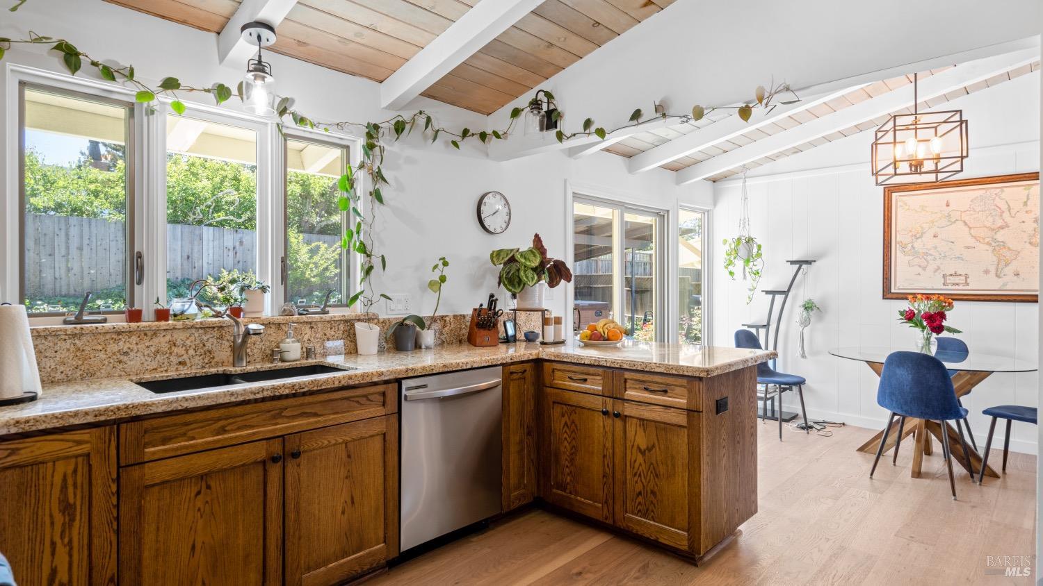 Detail Gallery Image 18 of 50 For 22 Manor View Dr, Fairfax,  CA 94930 - 3 Beds | 2 Baths