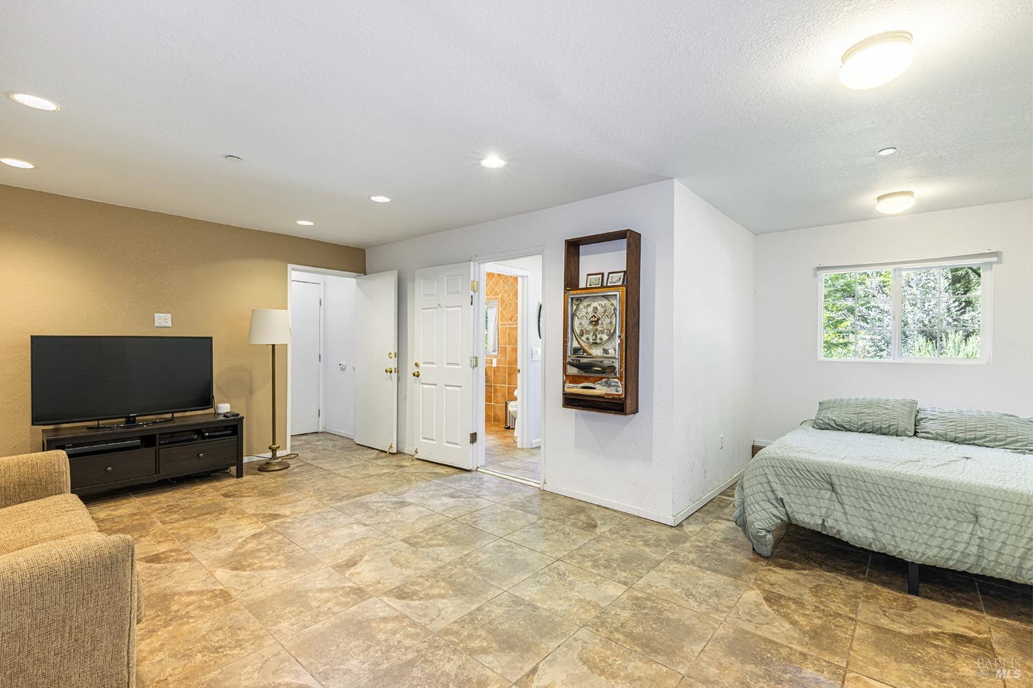 Detail Gallery Image 33 of 39 For 4011 Mill Creek Rd, Healdsburg,  CA 95448 - 3 Beds | 1 Baths
