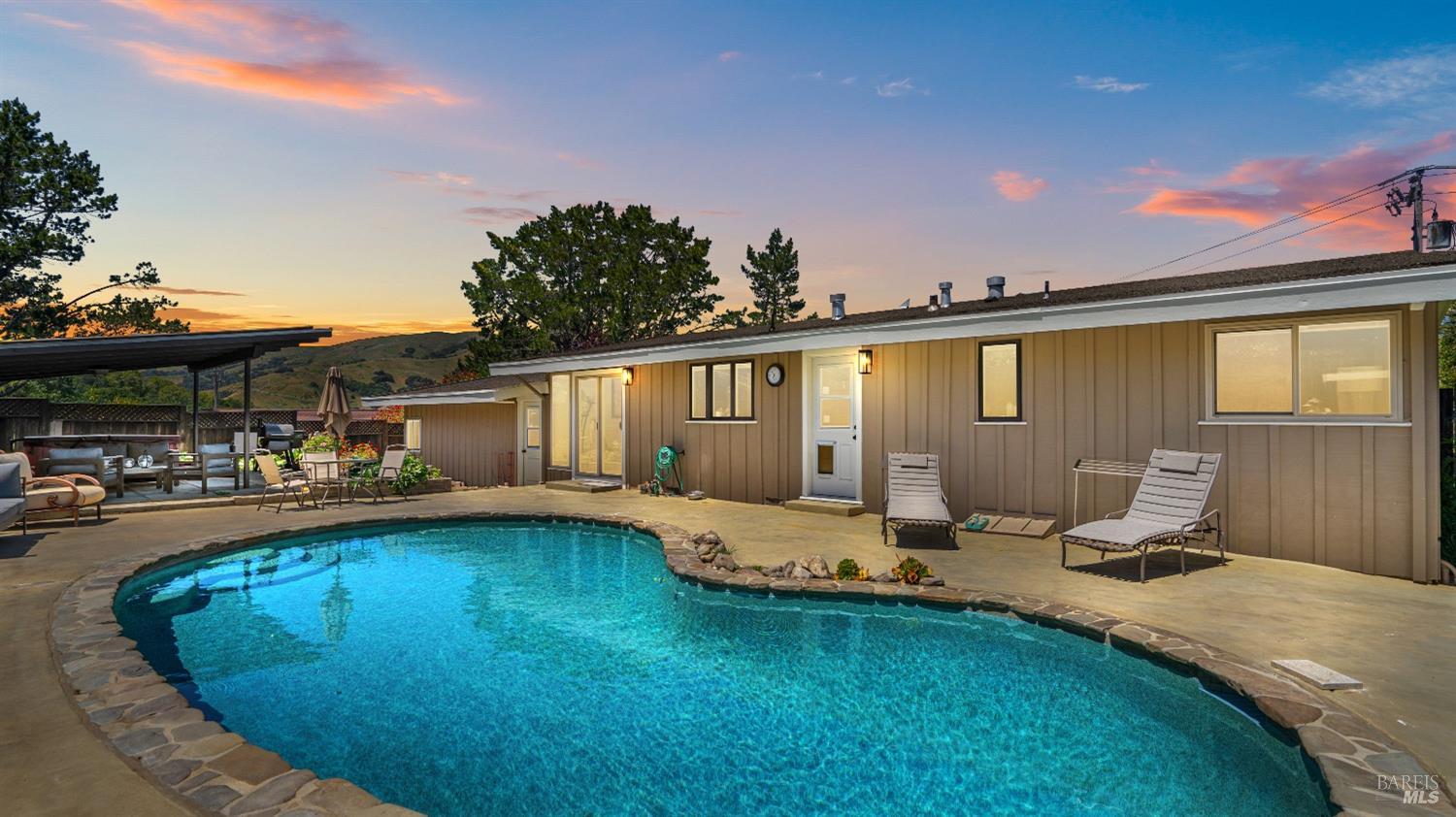 Detail Gallery Image 45 of 50 For 22 Manor View Dr, Fairfax,  CA 94930 - 3 Beds | 2 Baths
