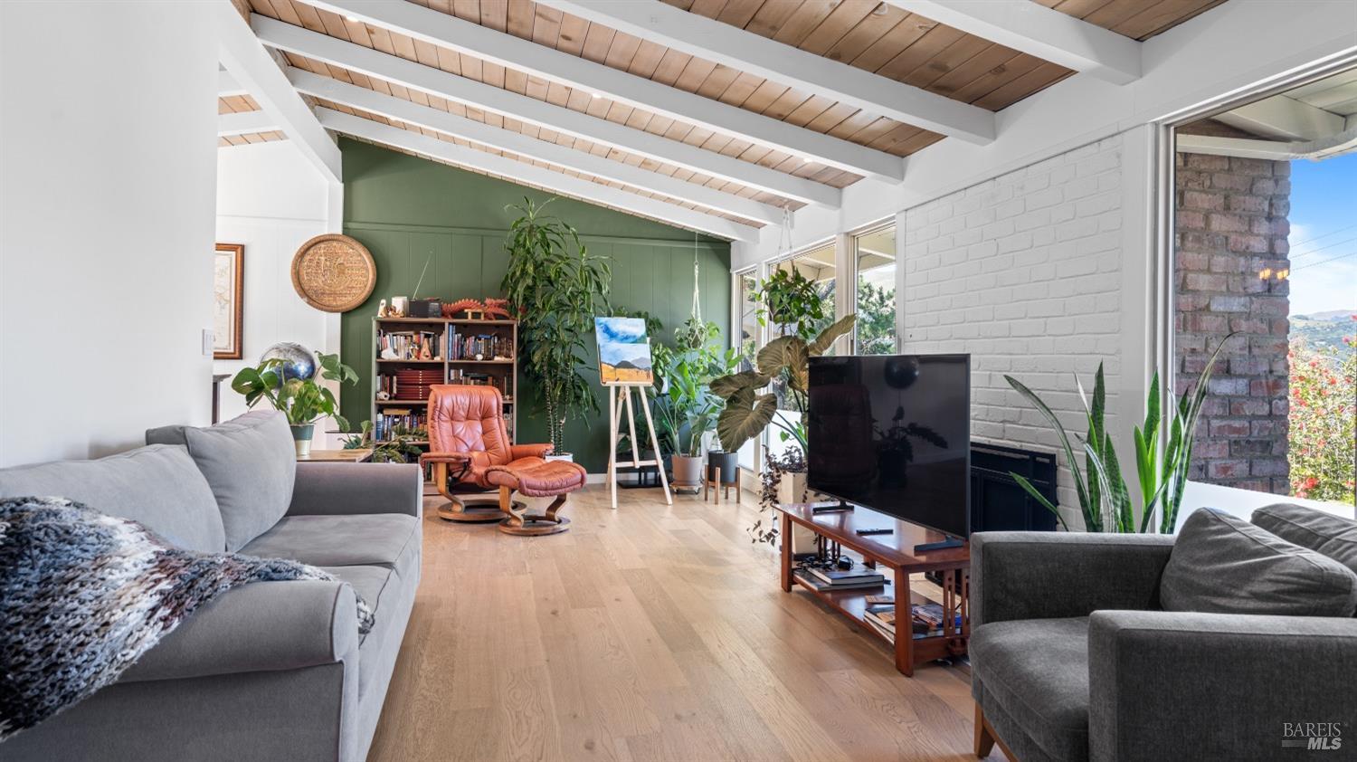 Detail Gallery Image 10 of 50 For 22 Manor View Dr, Fairfax,  CA 94930 - 3 Beds | 2 Baths