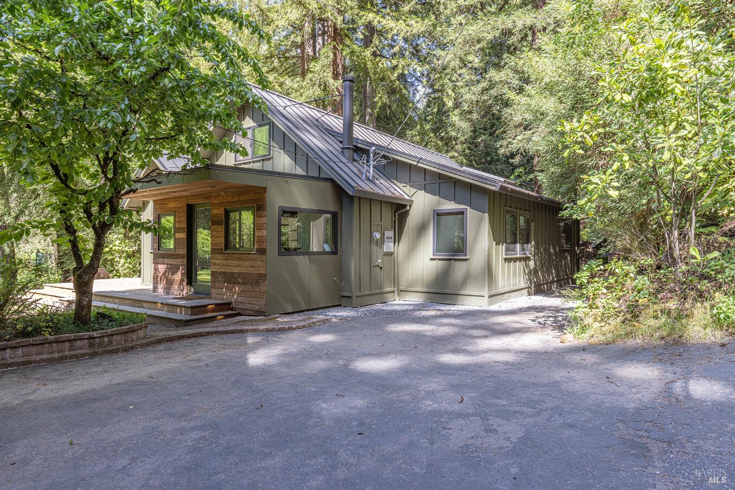 Detail Gallery Image 2 of 39 For 4011 Mill Creek Rd, Healdsburg,  CA 95448 - 3 Beds | 1 Baths