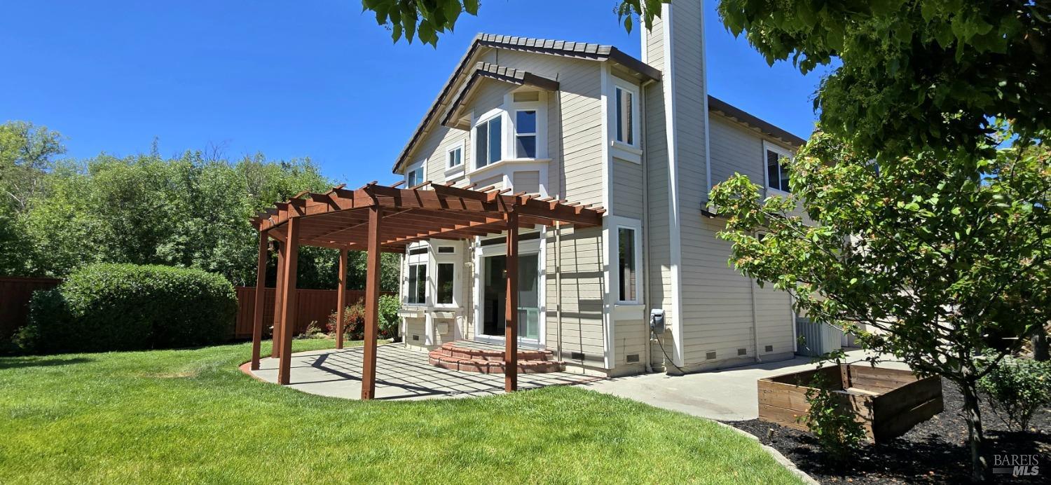 Detail Gallery Image 14 of 68 For 412 Black Oak Dr, Petaluma,  CA 94952 - 5 Beds | 3 Baths