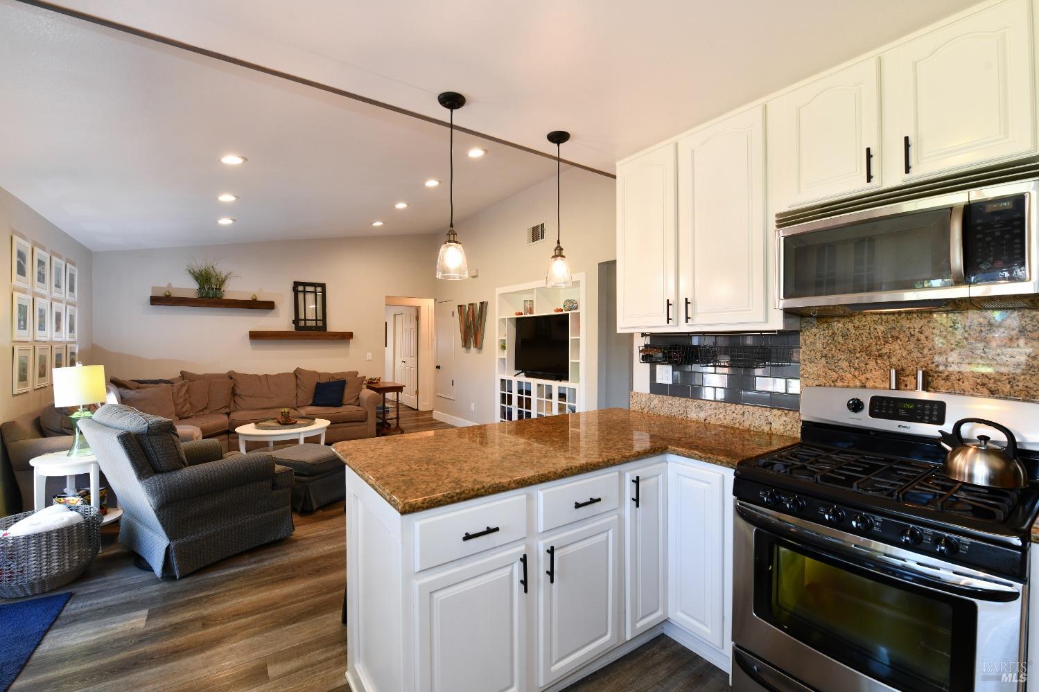Detail Gallery Image 15 of 71 For 2177 Nightingale Dr, Santa Rosa,  CA 95403 - 4 Beds | 2 Baths