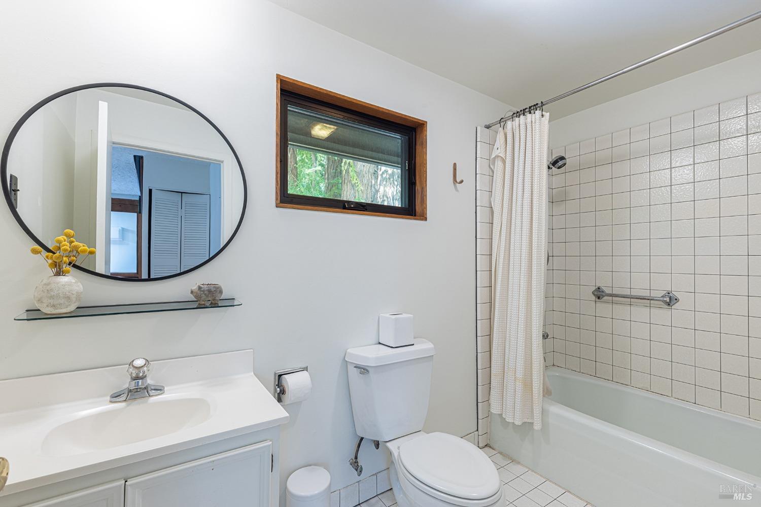 Detail Gallery Image 12 of 39 For 4011 Mill Creek Rd, Healdsburg,  CA 95448 - 3 Beds | 1 Baths