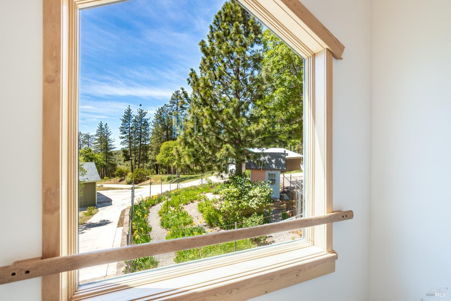 Detail Gallery Image 13 of 70 For 6360 Wilson Hill Rd, Shingletown,  CA 96088 - 3 Beds | 3 Baths