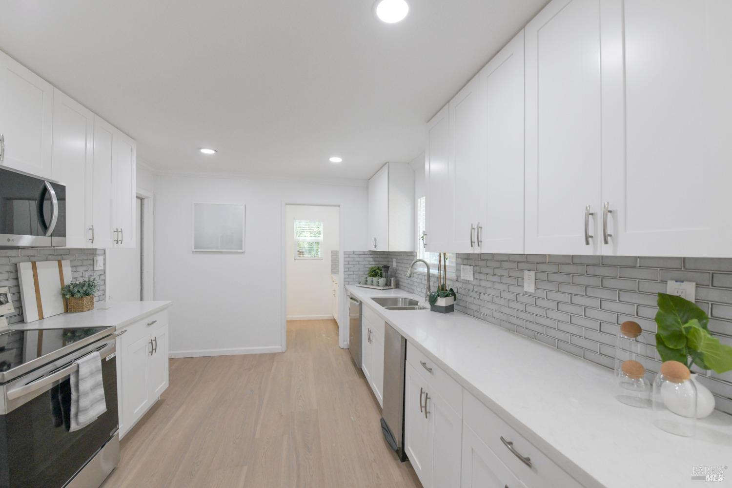 Detail Gallery Image 14 of 30 For 2083 Lernhart St, Napa,  CA 94559 - 4 Beds | 2/1 Baths