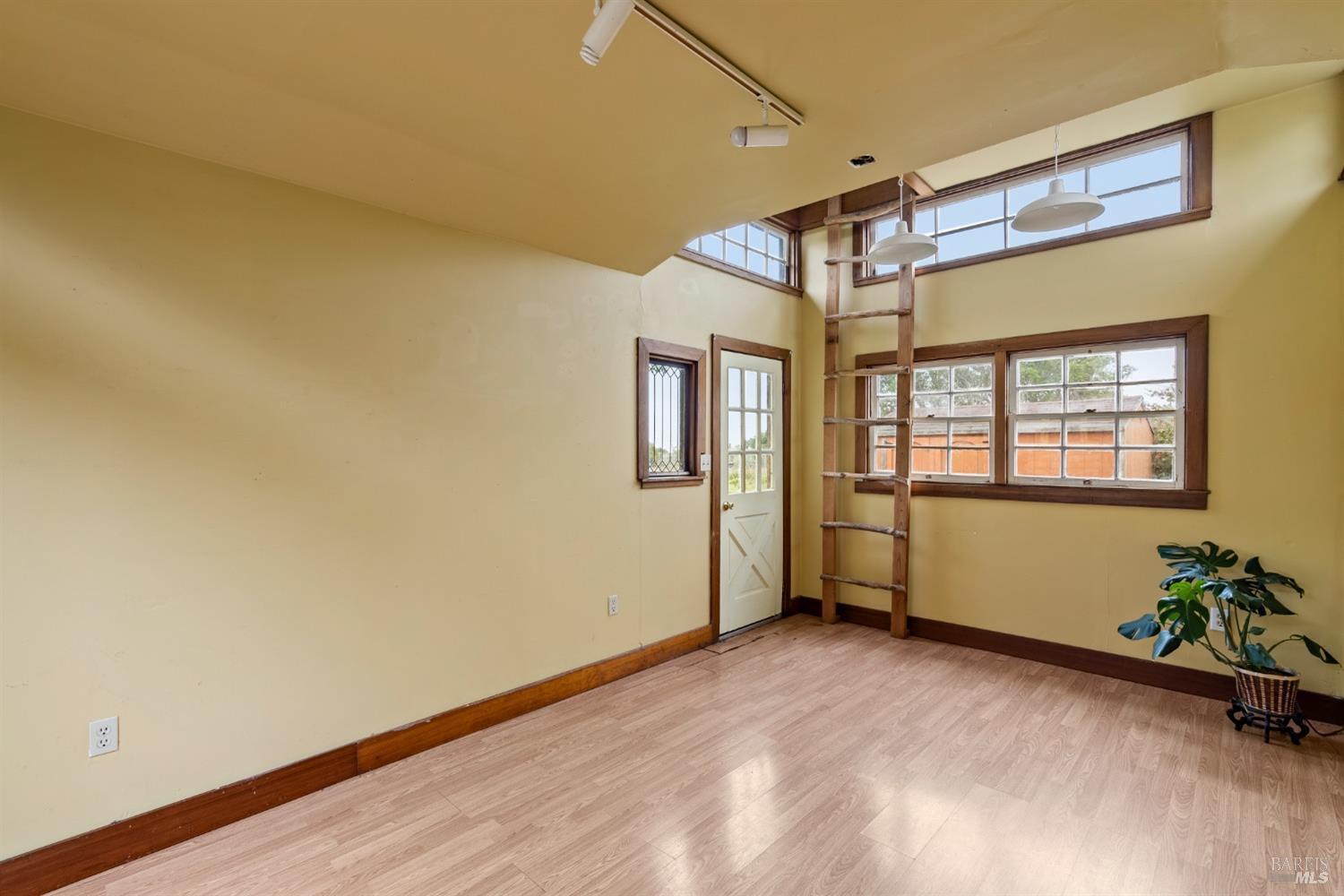 Detail Gallery Image 12 of 25 For 435 Locust Rd, Bolinas,  CA 94924 - 1 Beds | 1 Baths