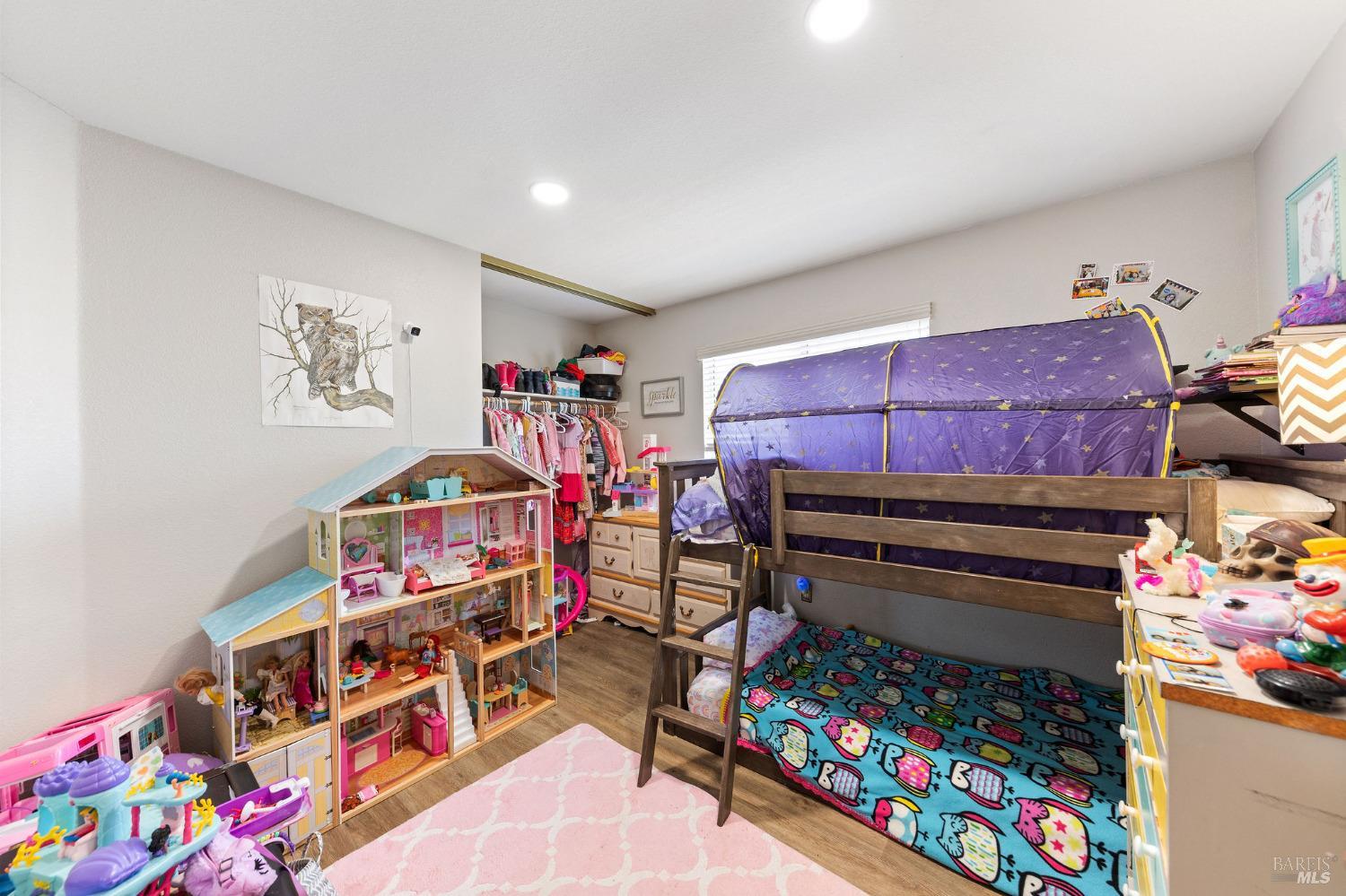 Detail Gallery Image 19 of 31 For 907 Shadywood Cir, Suisun City,  CA 94585 - 4 Beds | 2/1 Baths