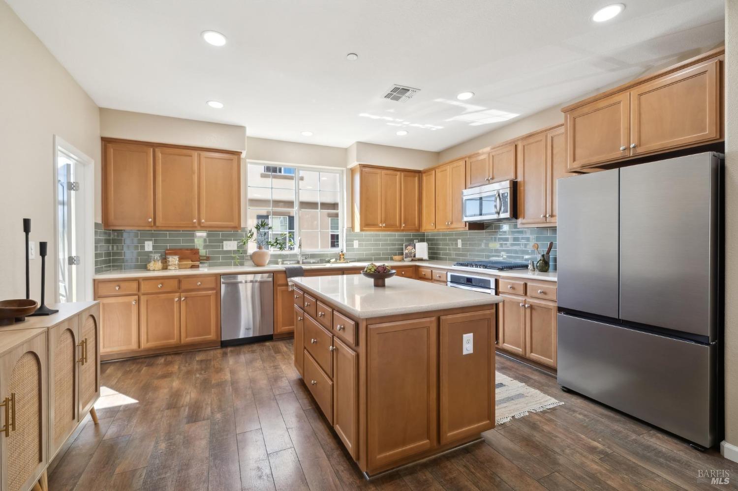 Detail Gallery Image 10 of 35 For 96 Orchard Cir, Hayward,  CA 94544 - 3 Beds | 2/1 Baths