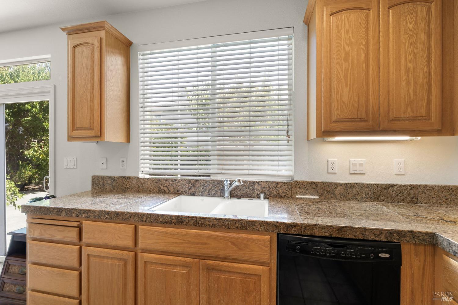 Detail Gallery Image 16 of 35 For 101 Ranch Dr, Novato,  CA 94945 - 3 Beds | 2/1 Baths
