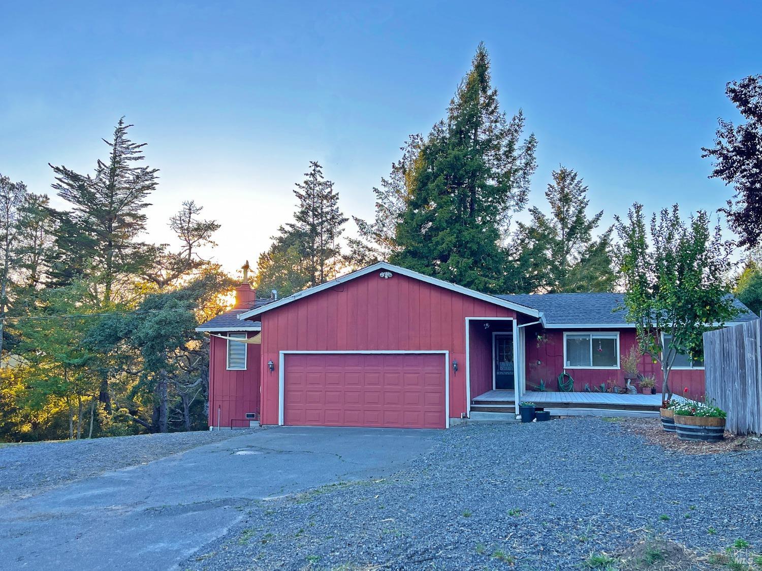Detail Gallery Image 1 of 51 For 1009 Tilton Rd, Sebastopol,  CA 95472 - 3 Beds | 2 Baths