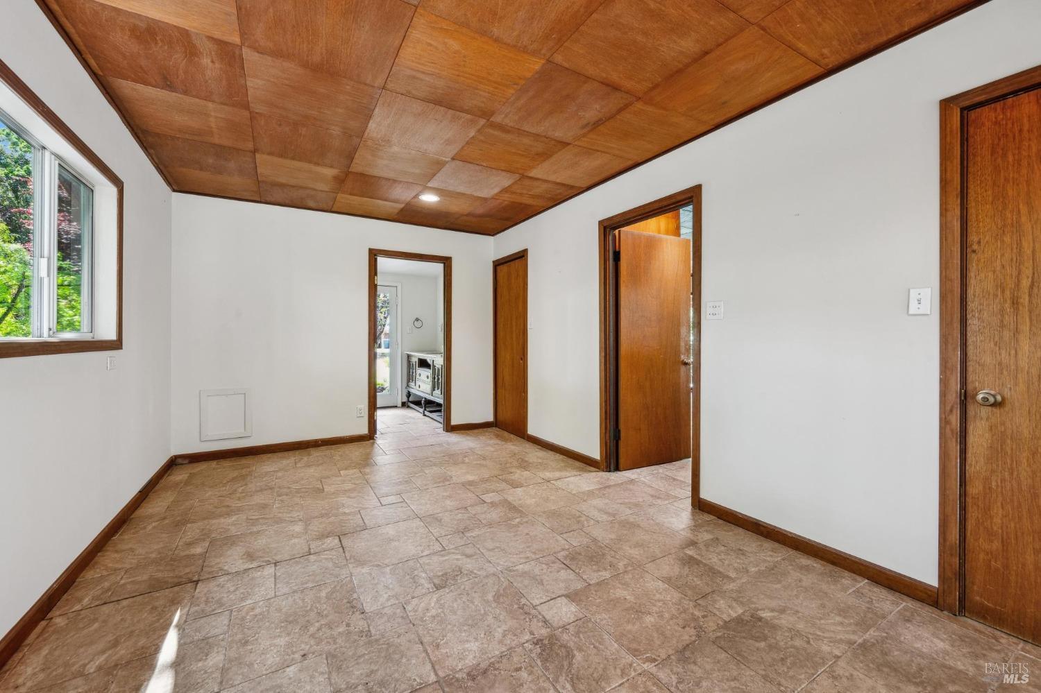 Detail Gallery Image 19 of 30 For 1610 Napa Rd, Sonoma,  CA 95476 - 3 Beds | 3 Baths