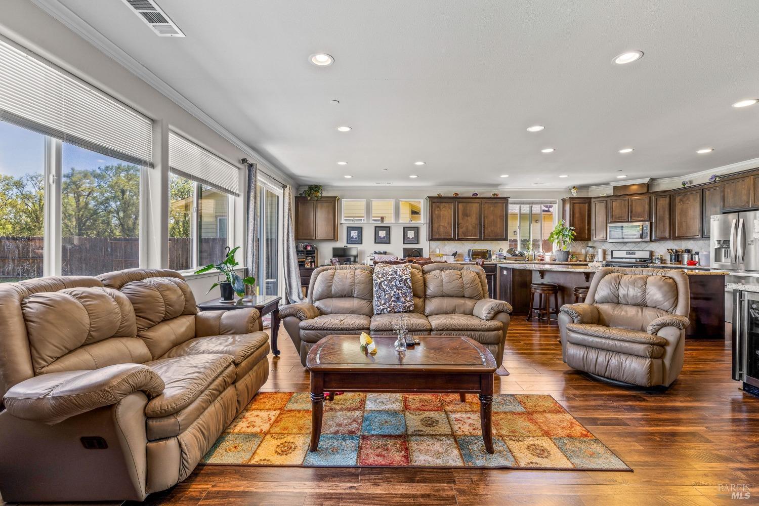 Detail Gallery Image 5 of 26 For 412 Grove St, Willits,  CA 95490 - 4 Beds | 3 Baths