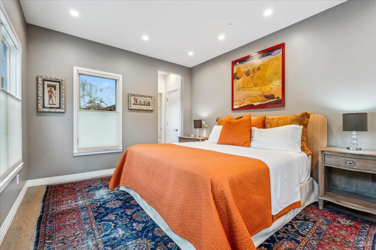 Detail Gallery Image 30 of 72 For 20 Lagoon Rd, Belvedere,  CA 94920 - 4 Beds | 4/1 Baths
