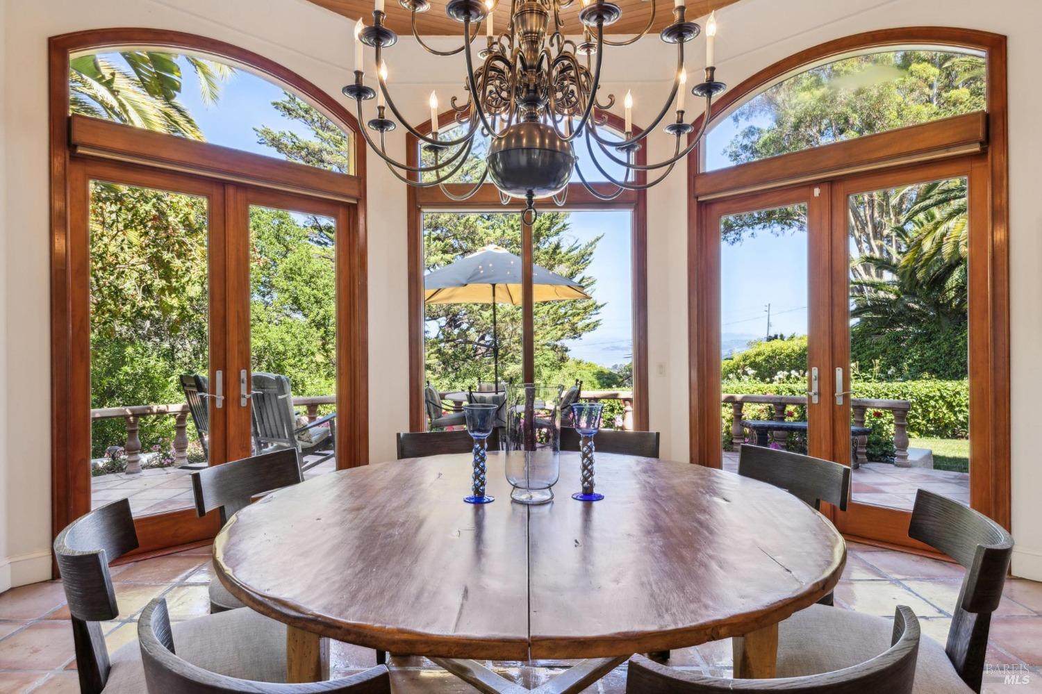 Detail Gallery Image 9 of 71 For 133 Deer Park Ave, San Rafael,  CA 94901 - 6 Beds | 6 Baths
