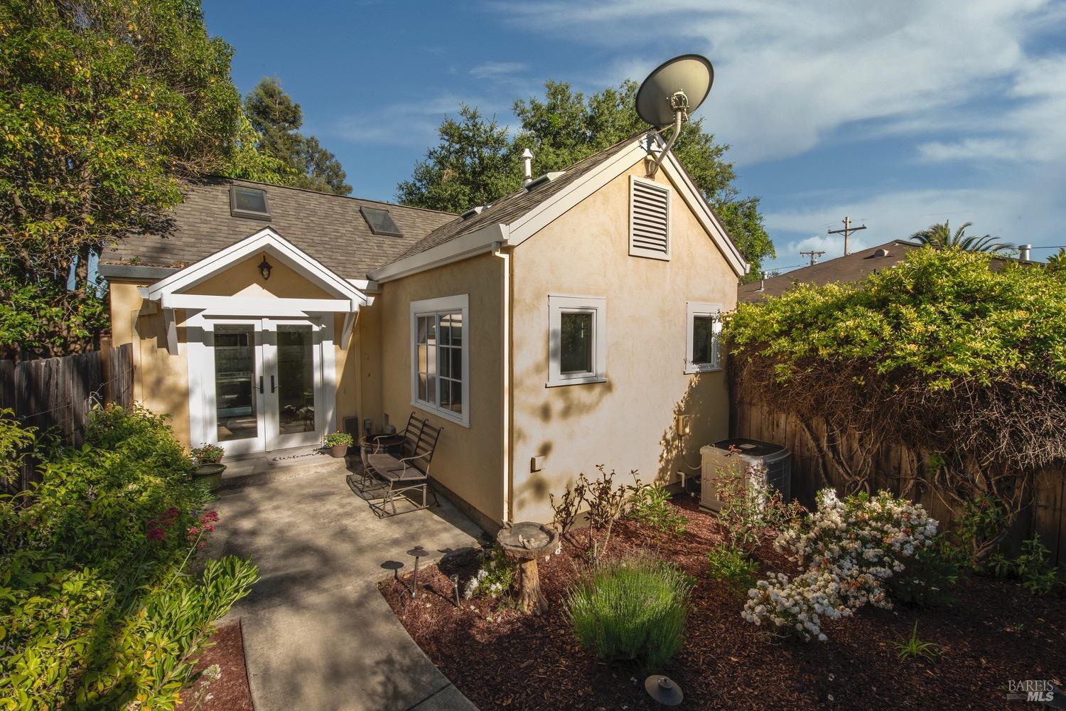 Detail Gallery Image 8 of 48 For 340 Church St, Sonoma,  CA 95476 - 4 Beds | 3/1 Baths
