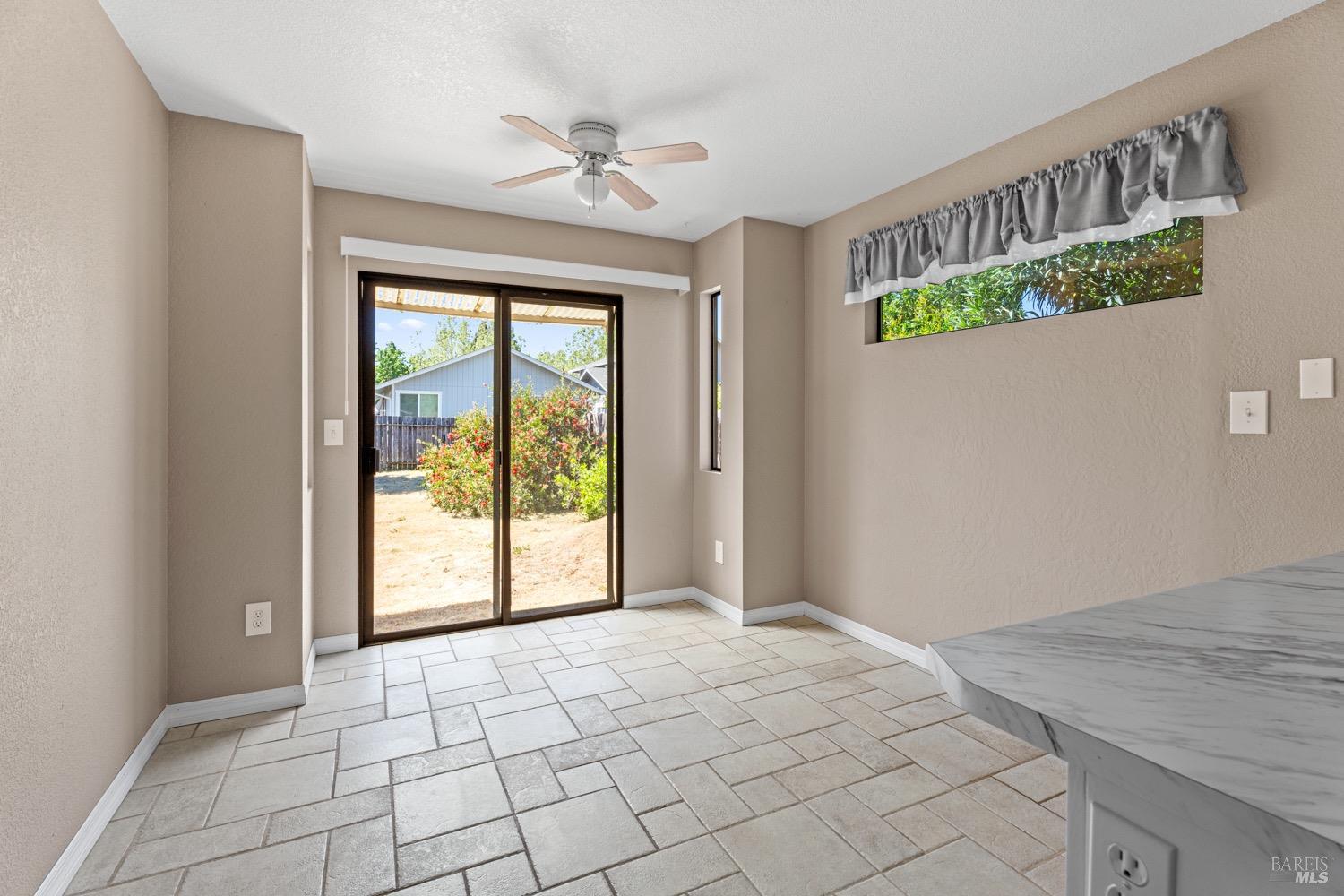 Detail Gallery Image 11 of 25 For 537 Donner Ct, Ukiah,  CA 95482 - 3 Beds | 2 Baths