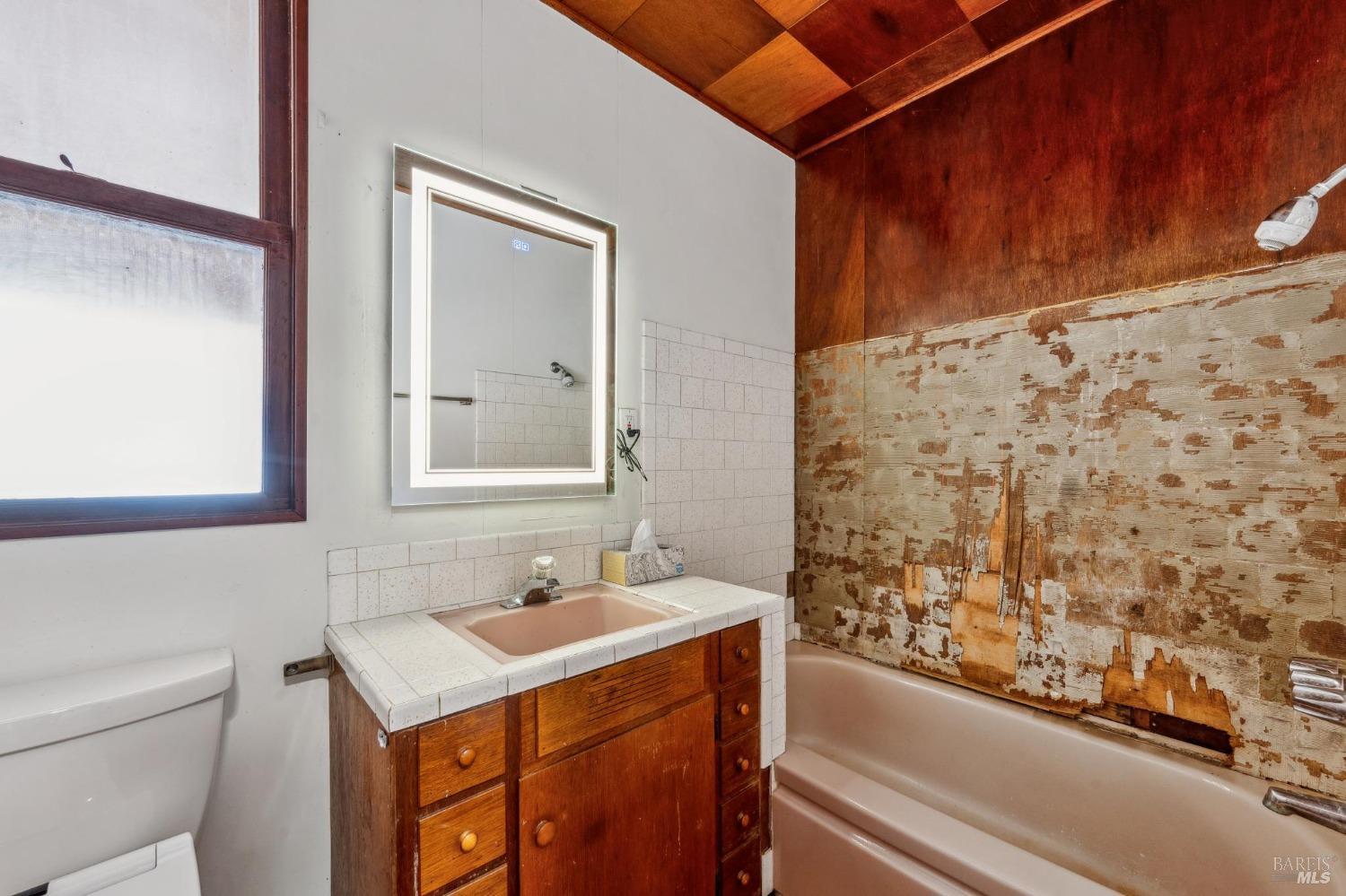Detail Gallery Image 24 of 30 For 1610 Napa Rd, Sonoma,  CA 95476 - 3 Beds | 3 Baths