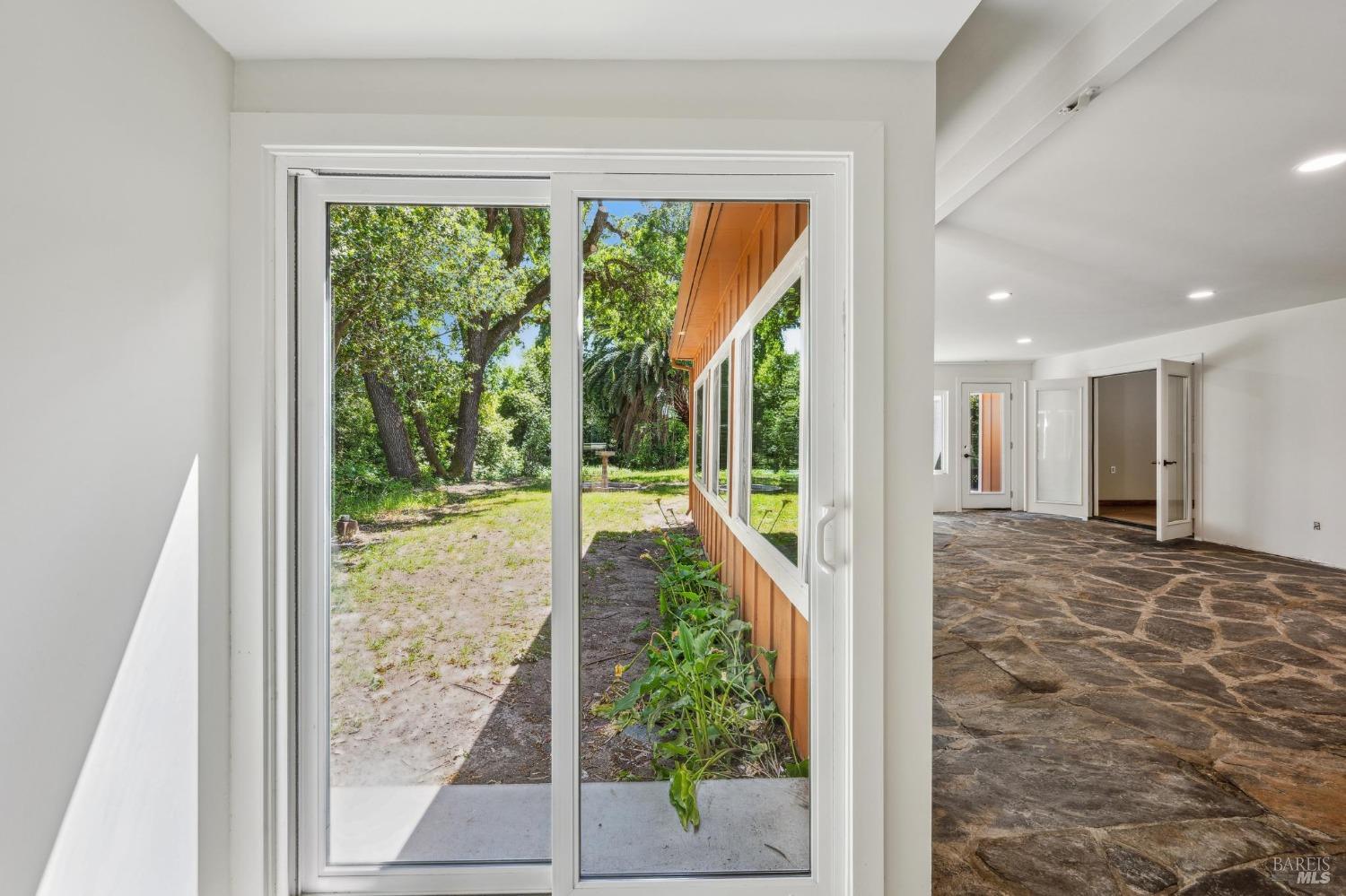 Detail Gallery Image 17 of 30 For 1610 Napa Rd, Sonoma,  CA 95476 - 3 Beds | 3 Baths