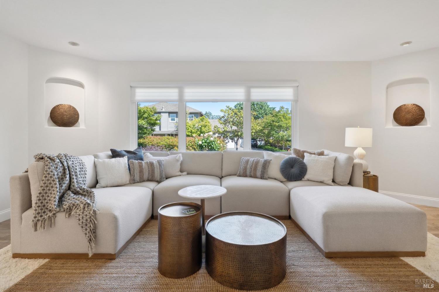 Detail Gallery Image 11 of 61 For 249 Los Palos St, Sonoma,  CA 95476 - 3 Beds | 3 Baths