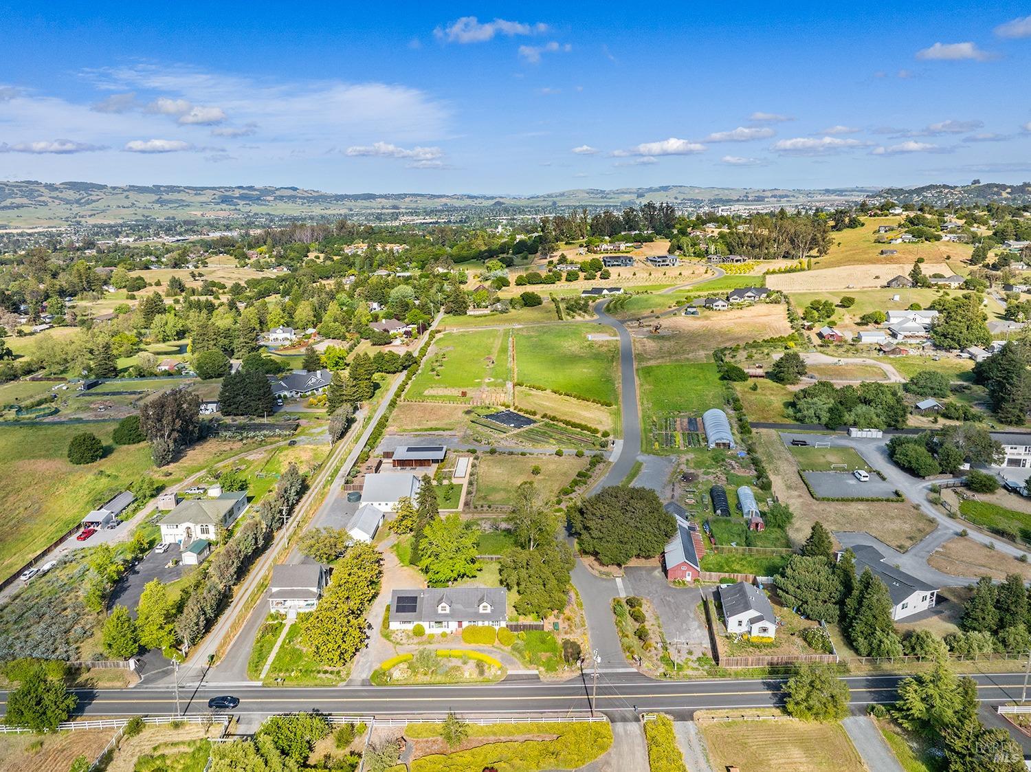 Detail Gallery Image 58 of 64 For 2022 Live Oak Farm Ln, Petaluma,  CA 94952 - 3 Beds | 2/1 Baths