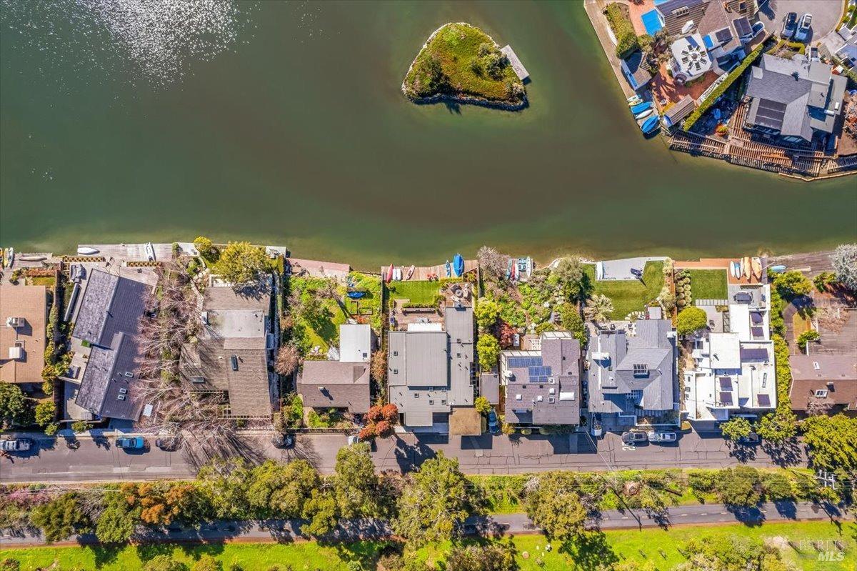 Detail Gallery Image 62 of 72 For 20 Lagoon Rd, Belvedere,  CA 94920 - 4 Beds | 4/1 Baths