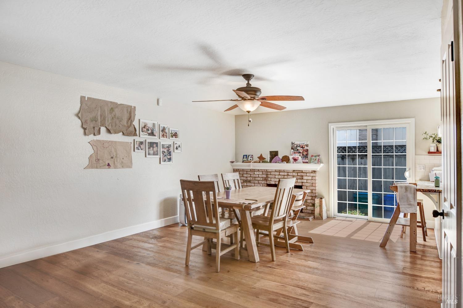 Detail Gallery Image 7 of 11 For 1383 Larkin Dr, Sonoma,  CA 95476 - 3 Beds | 2 Baths