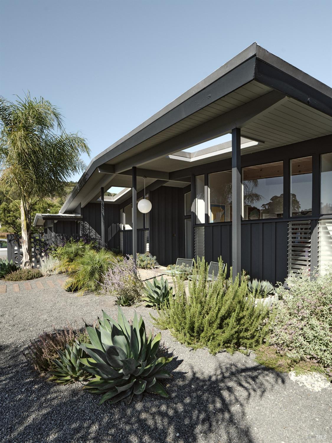 Detail Gallery Image 27 of 32 For 205 Martinique Ave, Tiburon,  CA 94920 - 4 Beds | 2/1 Baths