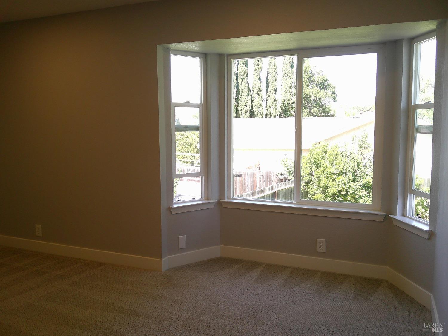Detail Gallery Image 6 of 13 For 785 Dogwood Cir, Fairfield,  CA 94533 - 4 Beds | 2/1 Baths