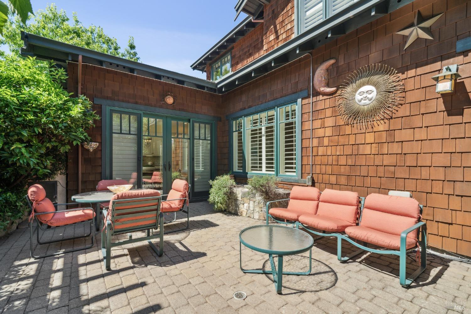 Detail Gallery Image 10 of 21 For 37 Ross Ter, Kentfield,  CA 94904 - 3 Beds | 3/1 Baths