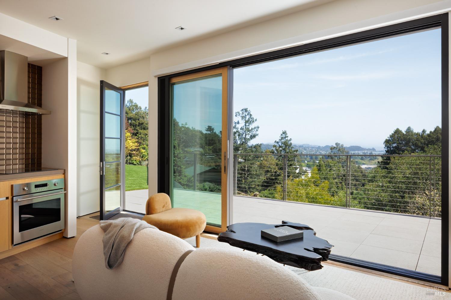 Detail Gallery Image 34 of 49 For 2 Upper Alcatraz Pl, Mill Valley,  CA 94941 - 5 Beds | 5/1 Baths