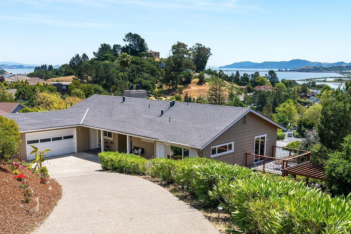 Detail Gallery Image 1 of 38 For 15 Junipero Serra Ave, San Rafael,  CA 94901 - 4 Beds | 3 Baths