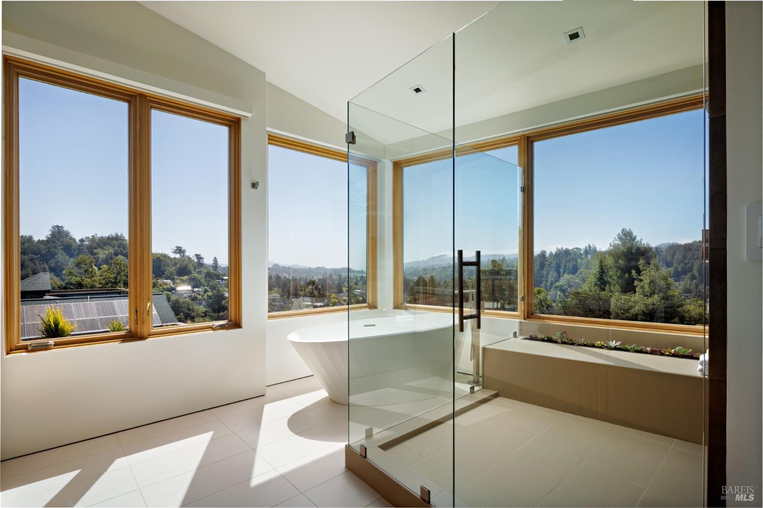 Detail Gallery Image 21 of 49 For 2 Upper Alcatraz Pl, Mill Valley,  CA 94941 - 5 Beds | 5/1 Baths