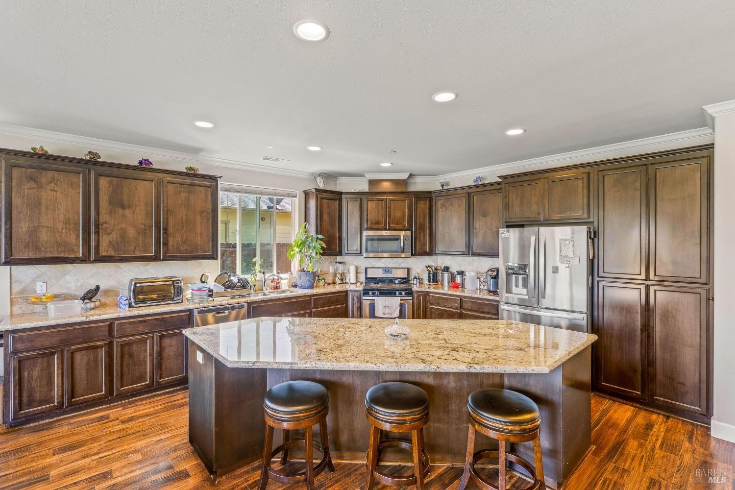 Detail Gallery Image 8 of 26 For 412 Grove St, Willits,  CA 95490 - 4 Beds | 3 Baths