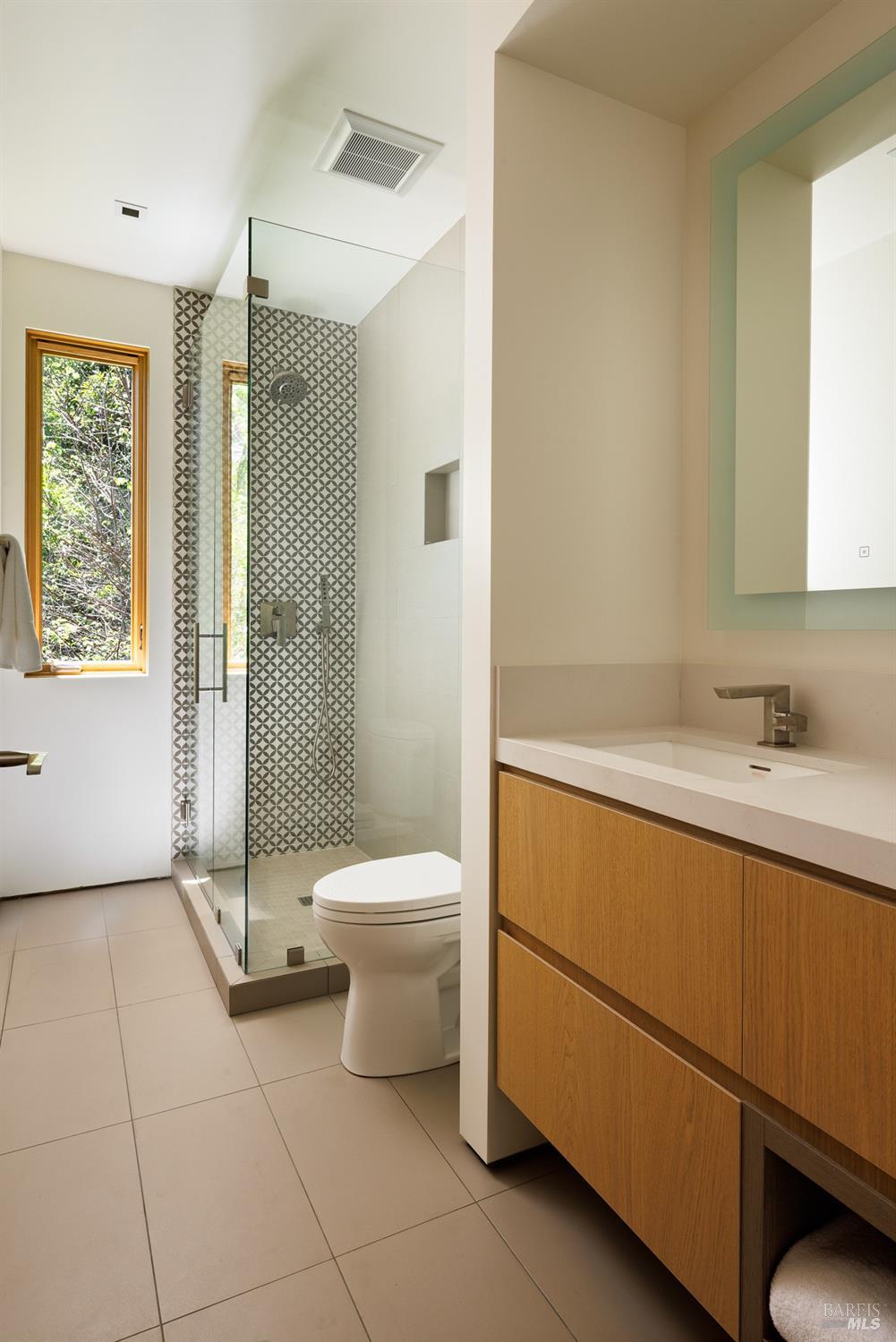 Detail Gallery Image 37 of 49 For 2 Upper Alcatraz Pl, Mill Valley,  CA 94941 - 5 Beds | 5/1 Baths