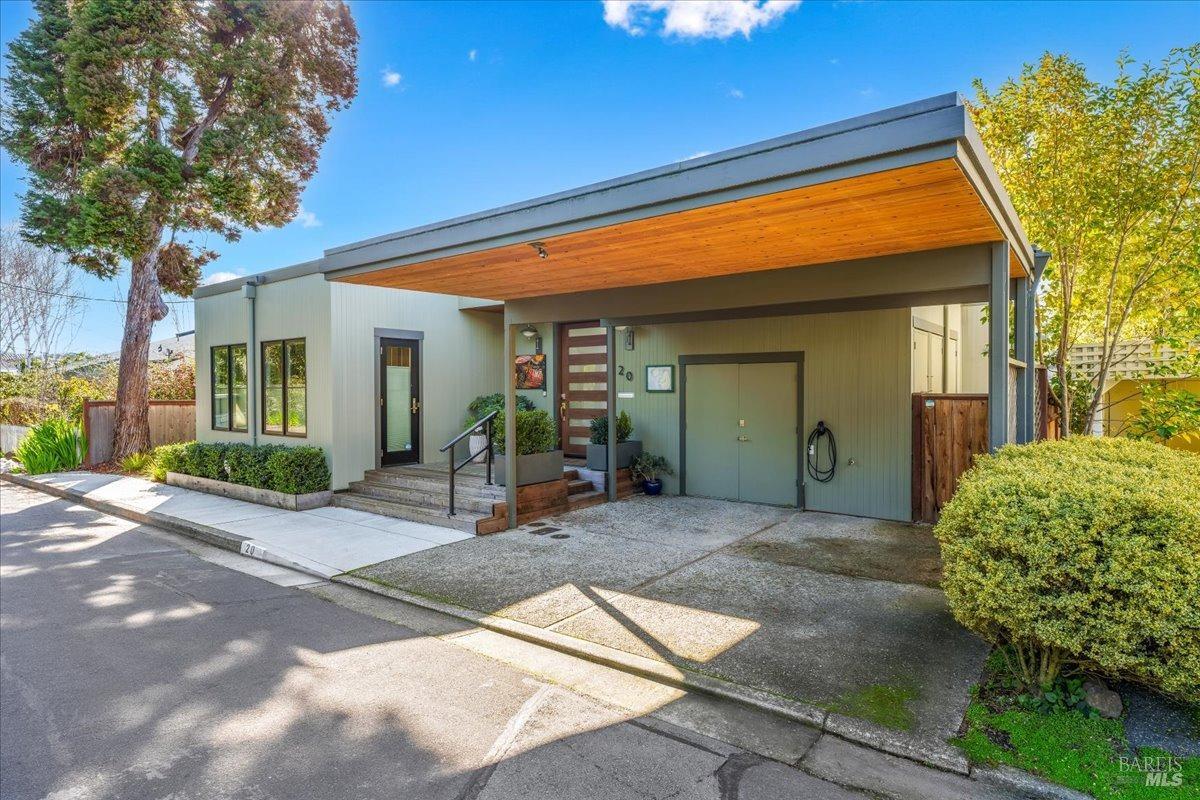 Detail Gallery Image 38 of 72 For 20 Lagoon Rd, Belvedere,  CA 94920 - 4 Beds | 4/1 Baths