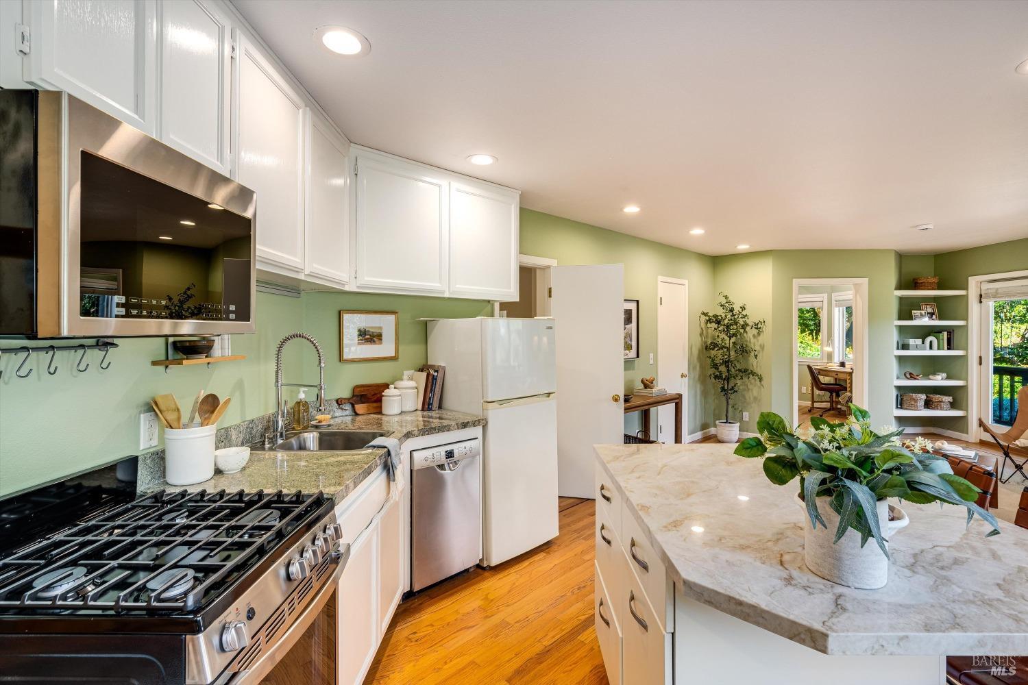 Detail Gallery Image 32 of 46 For 17389 Gehricke Rd, Sonoma,  CA 95476 - 4 Beds | 3/1 Baths