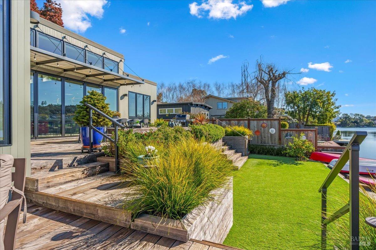Detail Gallery Image 49 of 72 For 20 Lagoon Rd, Belvedere,  CA 94920 - 4 Beds | 4/1 Baths