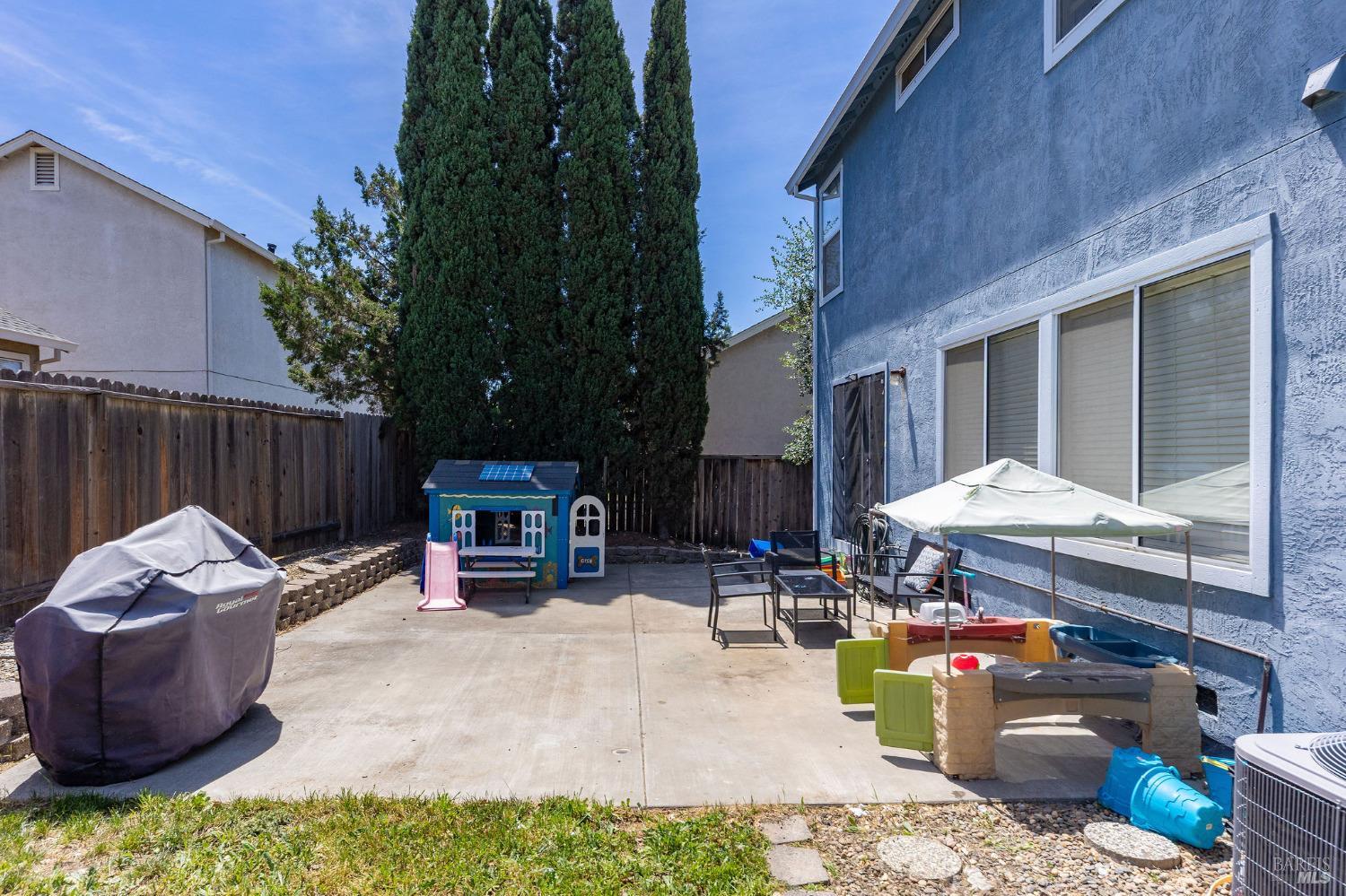 Detail Gallery Image 25 of 31 For 907 Shadywood Cir, Suisun City,  CA 94585 - 4 Beds | 2/1 Baths
