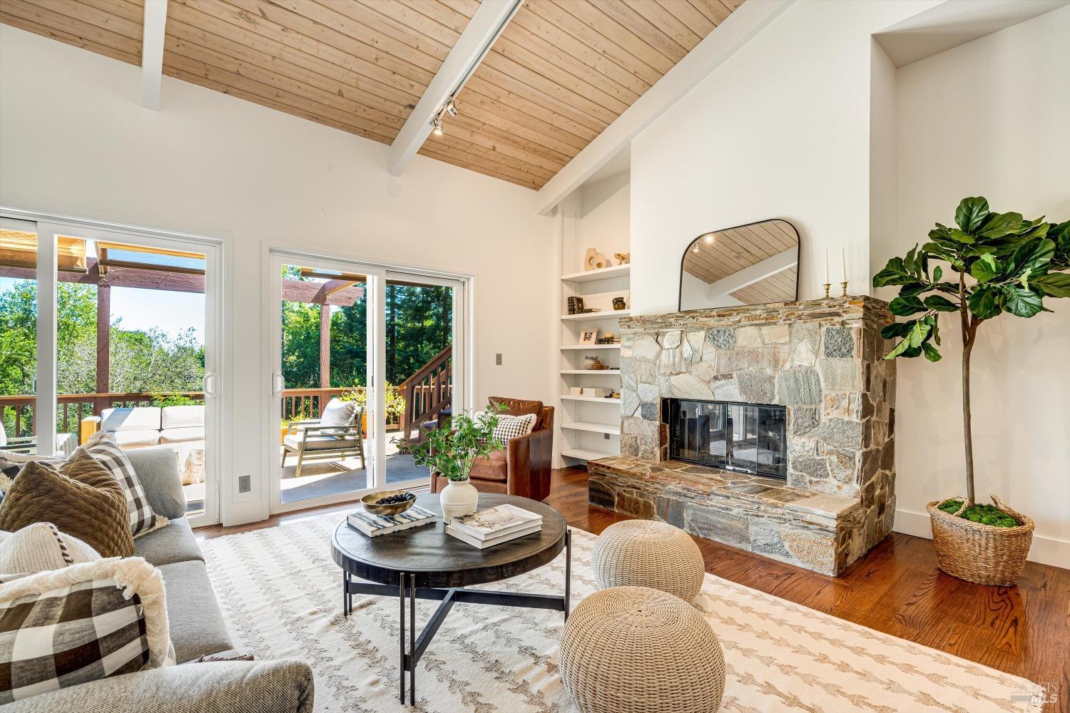 Detail Gallery Image 6 of 46 For 17389 Gehricke Rd, Sonoma,  CA 95476 - 4 Beds | 3/1 Baths