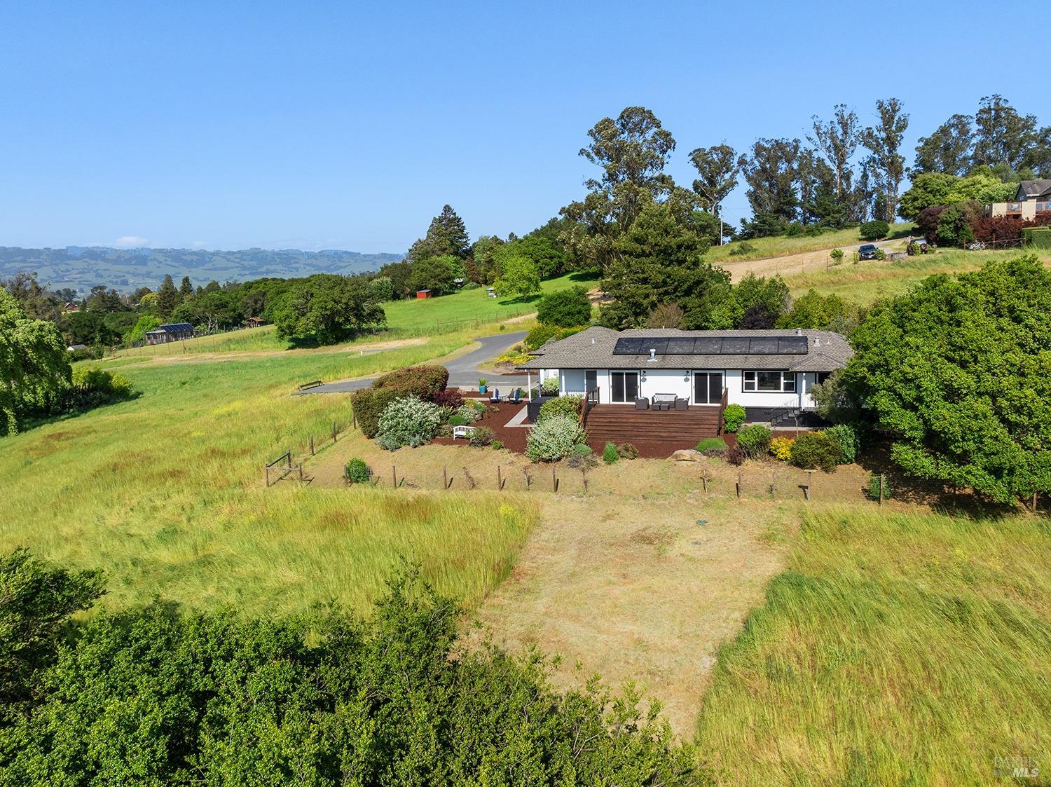 Detail Gallery Image 54 of 64 For 2022 Live Oak Farm Ln, Petaluma,  CA 94952 - 3 Beds | 2/1 Baths