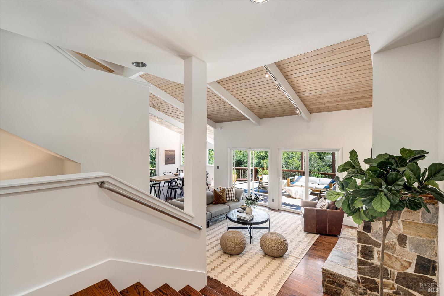 Detail Gallery Image 3 of 46 For 17389 Gehricke Rd, Sonoma,  CA 95476 - 4 Beds | 3/1 Baths