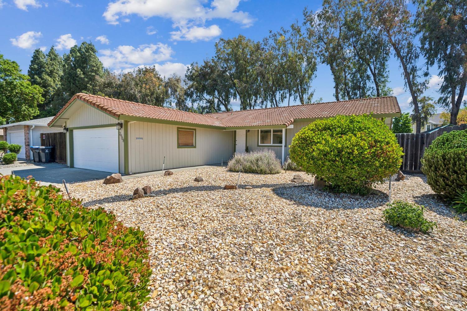 Detail Gallery Image 3 of 34 For 2908 Orchid St, Fairfield,  CA 94533 - 3 Beds | 2 Baths