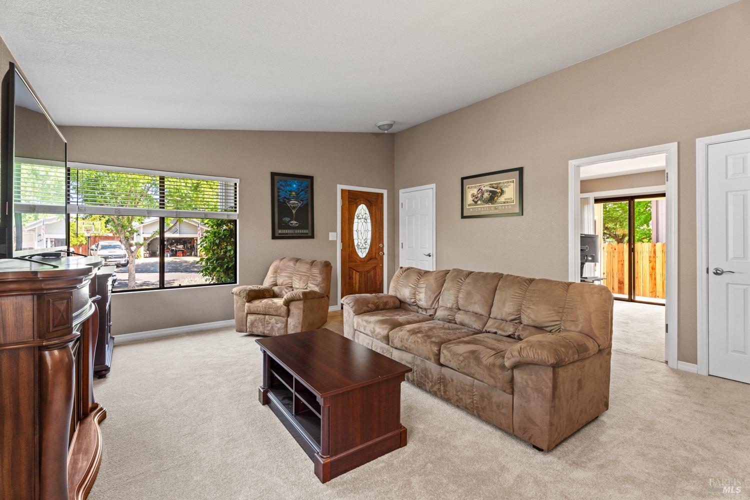 Detail Gallery Image 7 of 25 For 537 Donner Ct, Ukiah,  CA 95482 - 3 Beds | 2 Baths