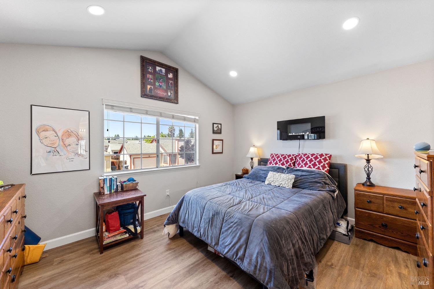 Detail Gallery Image 15 of 31 For 907 Shadywood Cir, Suisun City,  CA 94585 - 4 Beds | 2/1 Baths