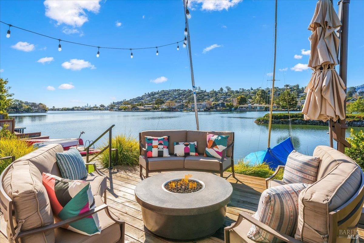 Detail Gallery Image 50 of 72 For 20 Lagoon Rd, Belvedere,  CA 94920 - 4 Beds | 4/1 Baths