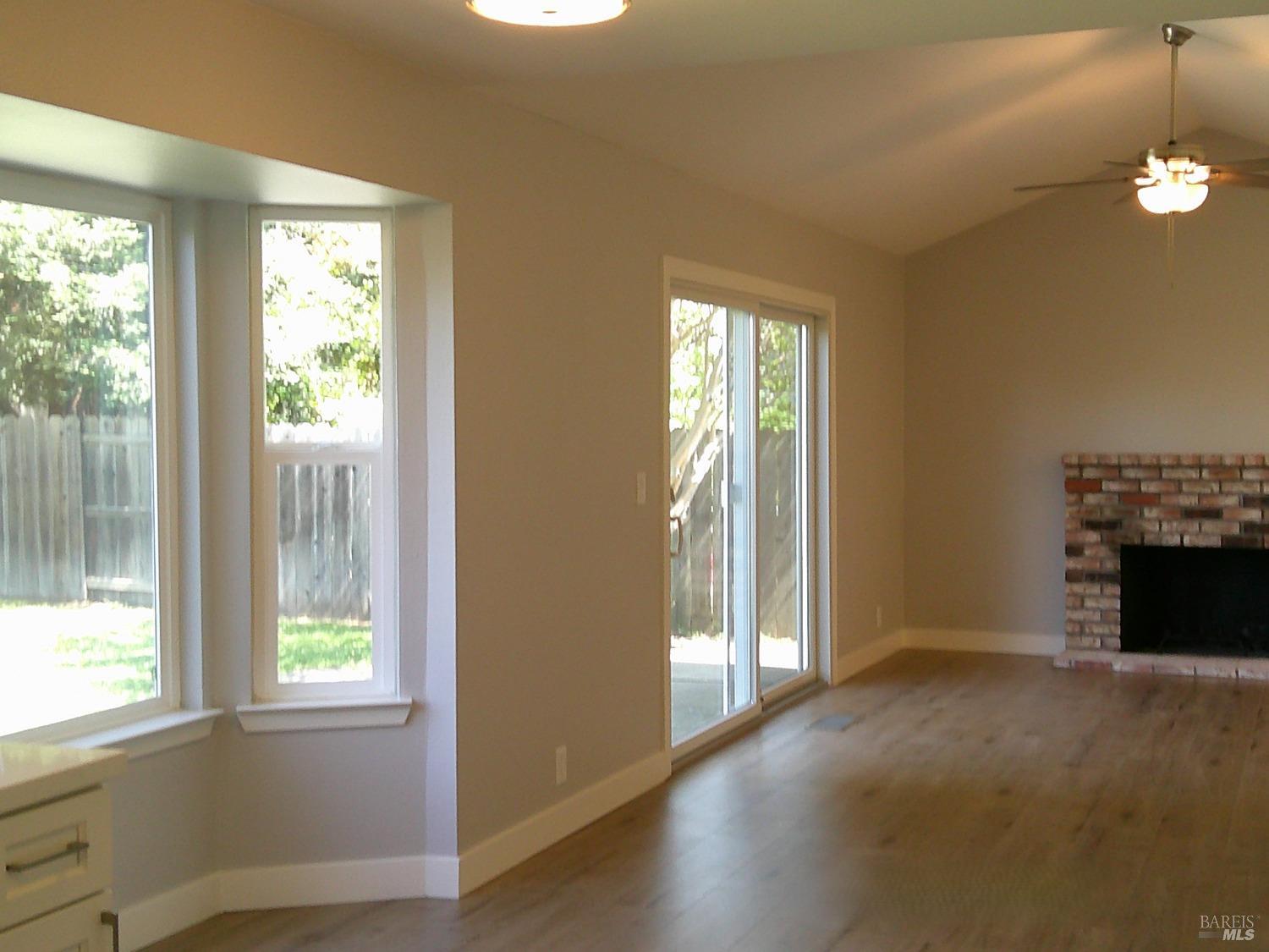 Detail Gallery Image 2 of 13 For 785 Dogwood Cir, Fairfield,  CA 94533 - 4 Beds | 2/1 Baths