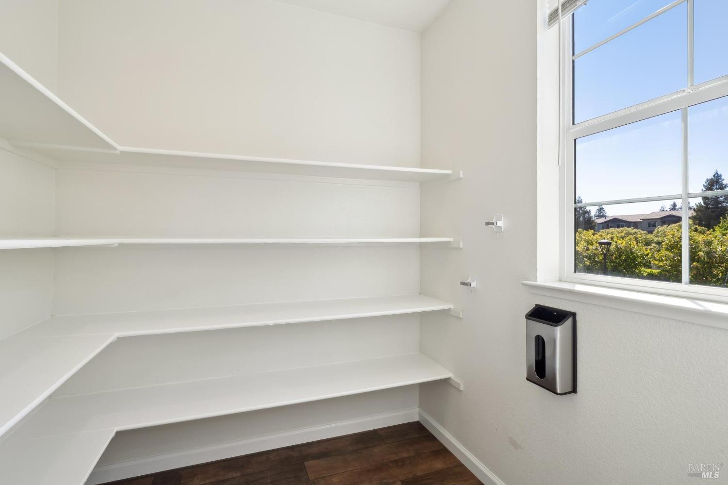 Detail Gallery Image 14 of 35 For 96 Orchard Cir, Hayward,  CA 94544 - 3 Beds | 2/1 Baths