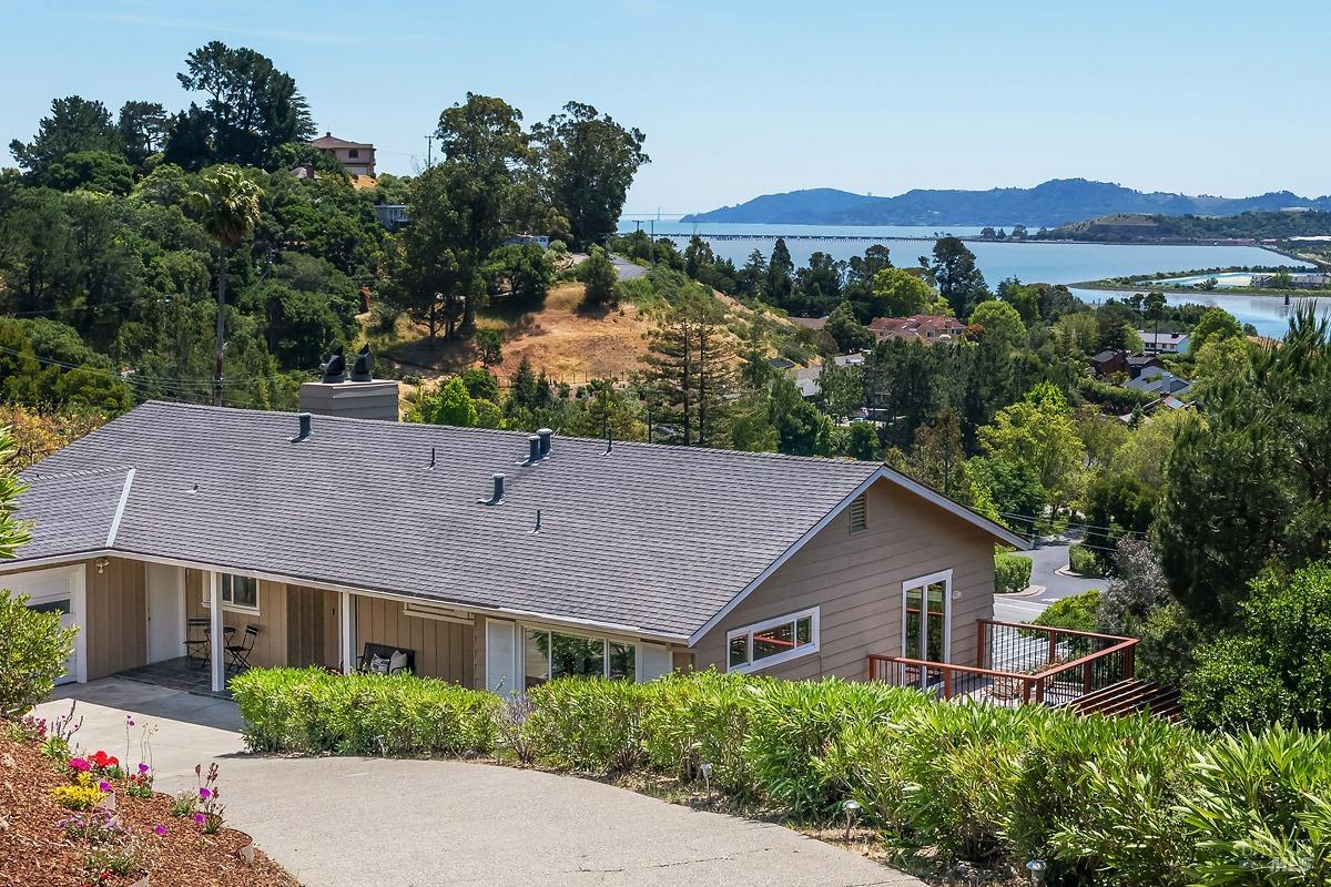 Detail Gallery Image 2 of 38 For 15 Junipero Serra Ave, San Rafael,  CA 94901 - 4 Beds | 3 Baths