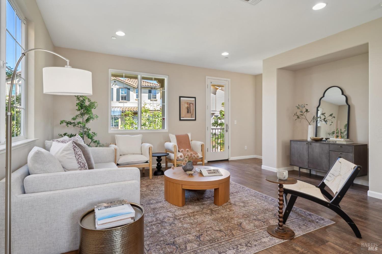 Detail Gallery Image 8 of 35 For 96 Orchard Cir, Hayward,  CA 94544 - 3 Beds | 2/1 Baths